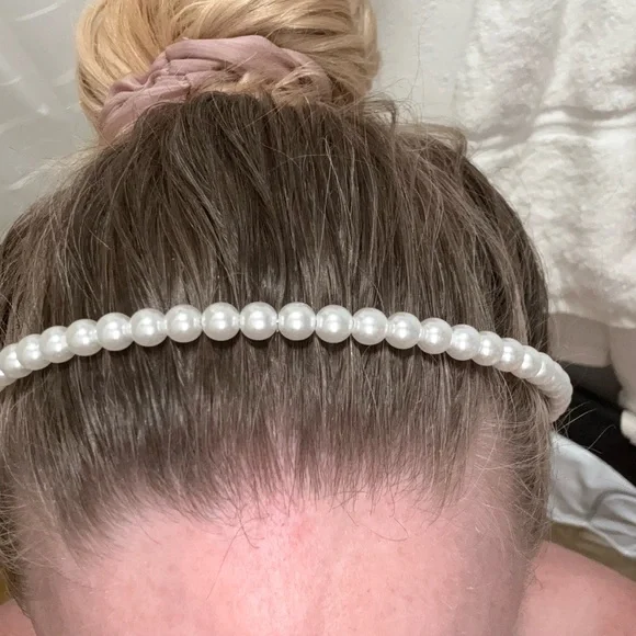 Chic Classic Faux Pearl Beaded Headband 👑 - Picture 2 of 9